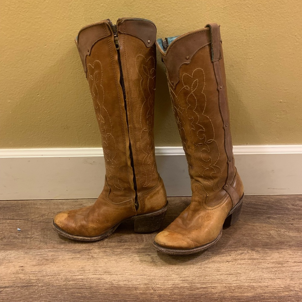 Vintage Corral Outfitters - size 6